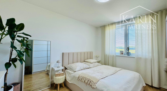 MODERNÝ BYT S KLIMATIZÁCIOU, BALKÓNOM A PARKOVANÍM