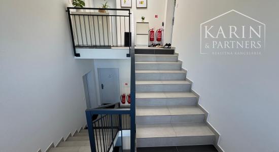 MODERNÝ BYT S KLIMATIZÁCIOU, BALKÓNOM A PARKOVANÍM