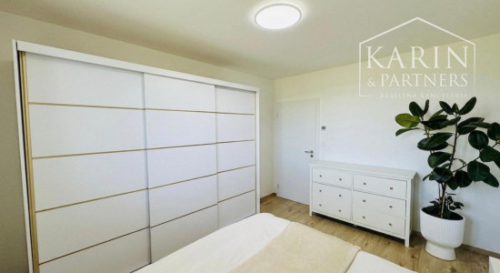 MODERNÝ BYT S KLIMATIZÁCIOU, BALKÓNOM A PARKOVANÍM
