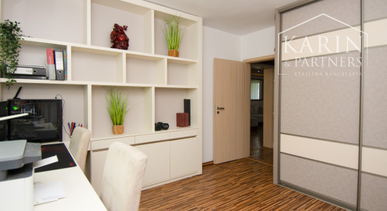 Na predaj 3 izbový byt priamo v Šamoríne, s garážou a pivnicou 96m2