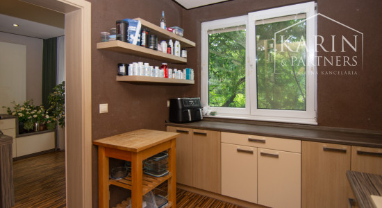 Na predaj 3 izbový byt priamo v Šamoríne, s garážou a pivnicou 96m2