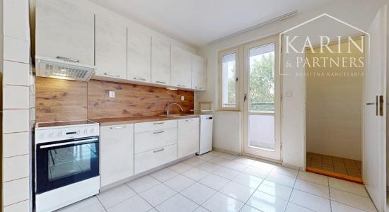 Priestranný 3i byt s balkónom a loggiou v Šamoríne