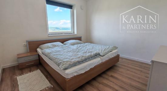 Úplne nová 3-izbová novostavba s panoramatickým výhľadom na priehradu na prenájom