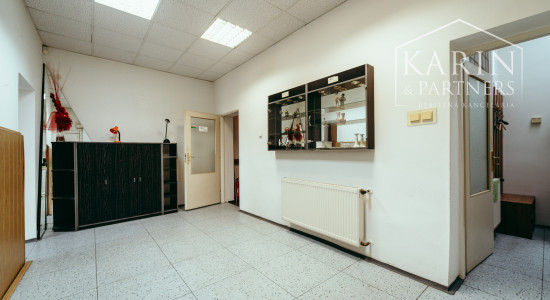 PRENÁJOM: PODNIKATEĽSKÝ OBJEKT V CENTRE HOLÍČA (260 m²)