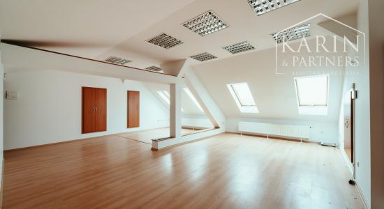 PRENÁJOM: PODNIKATEĽSKÝ OBJEKT V CENTRE HOLÍČA (260 m²)