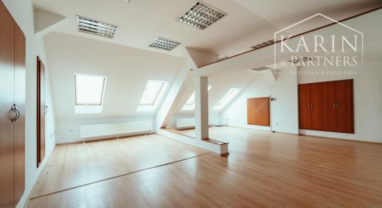 PRENÁJOM: PODNIKATEĽSKÝ OBJEKT V CENTRE HOLÍČA (260 m²)