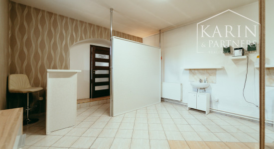 Zabehnutý komerčný priestor k podnikaniu (Salón)