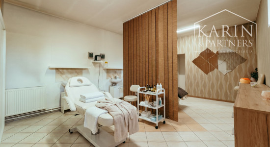 Zabehnutý komerčný priestor k podnikaniu (Salón)