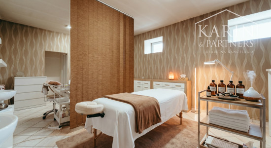 Zabehnutý komerčný priestor k podnikaniu (Salón)