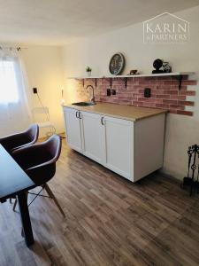 ZARIADENÁ MUROVANÁ CHATA S VÝHĽADOM – OSUSKÉ