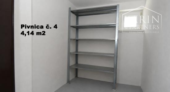 Na predaj 2 izbový byt v Rohovciach s garážou a dvoma záhradkami, kompletná rekonštrukcia