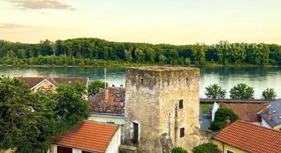 PRENÁJOM - Priestranný 4-izbový byt s panoramatickým výhľadom v centre Hainburgu