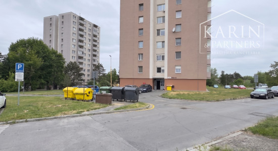 Svetlý a priestranný 3-izbový byt s loggiou v obľúbenej lokalite mesta Holíč