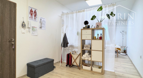 Zrekonštruovaný priestor s umývadlom v centre mesta, Holíč - Nám. mieru