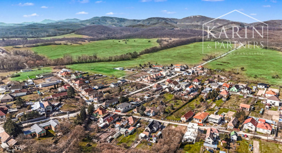 Stavebný pozemok s rozlohou 1758 m² v obci Lošonec.