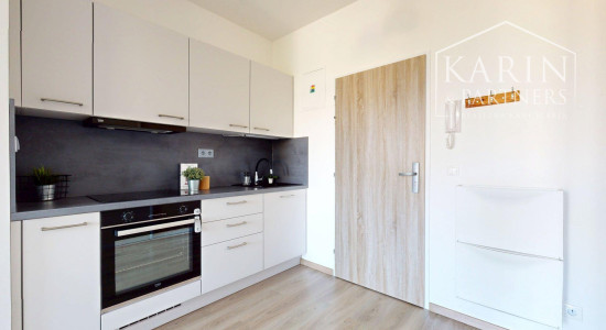 ÚTULNÝ ZARIADENÝ 2I BYT S BALKÓNOM, PIVNICOU A PARKOVACÍM MIESTOM
