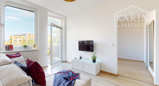 ÚTULNÝ ZARIADENÝ 2I BYT S BALKÓNOM, PIVNICOU A PARKOVACÍM MIESTOM