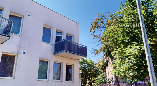ÚTULNÝ ZARIADENÝ 2I BYT S BALKÓNOM, PIVNICOU A PARKOVACÍM MIESTOM