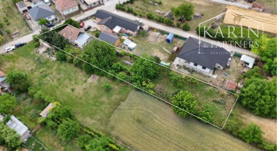 2i tehlový dom s vínnou pivnicou a pozemkom 1250 m²