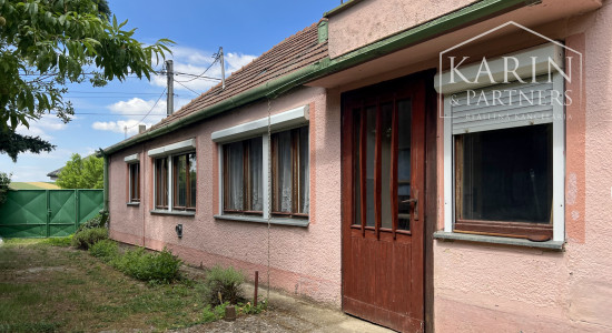 2i tehlový dom s vínnou pivnicou a pozemkom 1250 m²