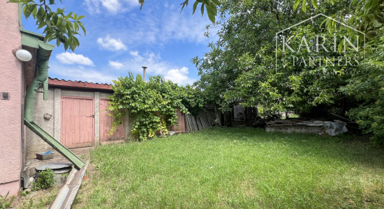 2i tehlový dom s vínnou pivnicou a pozemkom 1250 m²