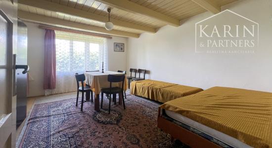 2i tehlový dom s vínnou pivnicou a pozemkom 1250 m²