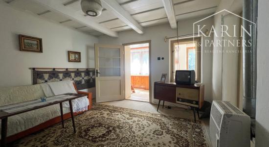 2i tehlový dom s vínnou pivnicou a pozemkom 1250 m²