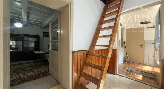 2i tehlový dom s vínnou pivnicou a pozemkom 1250 m²