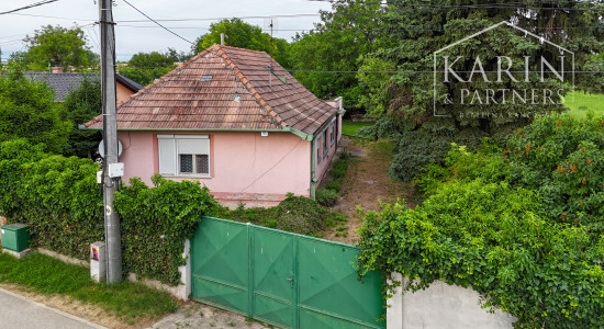 2i tehlový dom s vínnou pivnicou a pozemkom 1250 m²