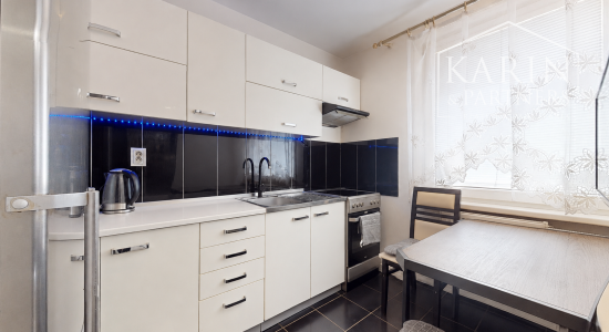 Štýlový 1-izbový byt na Kopánke – Kompletné zariadenie, tichý vnútroblok, rekonštrukcia - TOP investícia!