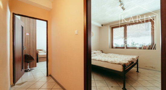 ZREKONŠTRUOVANÝ A ZARIADENÝ 3i RODINNÝ DOM V SKALICI