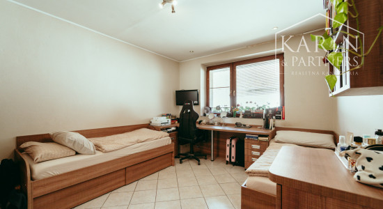ZREKONŠTRUOVANÝ A ZARIADENÝ 3i RODINNÝ DOM V SKALICI