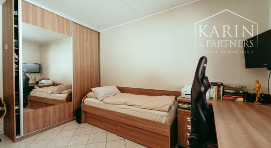 ZREKONŠTRUOVANÝ A ZARIADENÝ 3i RODINNÝ DOM V SKALICI