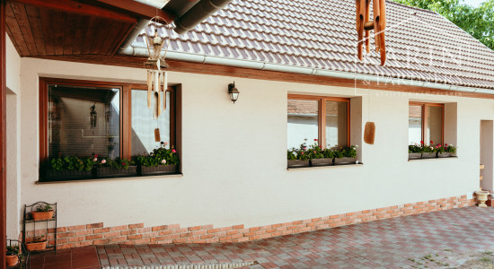 ZREKONŠTRUOVANÝ A ZARIADENÝ 3i RODINNÝ DOM V SKALICI