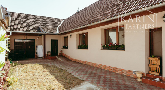 ZREKONŠTRUOVANÝ A ZARIADENÝ 3i RODINNÝ DOM V SKALICI