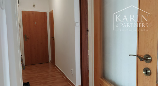 Prenájom rekonštr. 3 izb. byt 65m2 s balkónom 2m2 na Tokajíckej ul., BA II. Ružinov.