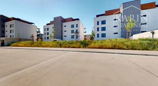 1-IZBOVÝ BYT S BALKÓNOM, KOMUNITNÝM BAZÉNOM A PARKINGOM V PROJEKTE LAURIN DVOR – PODUNAJSKÉ BISKUPICE