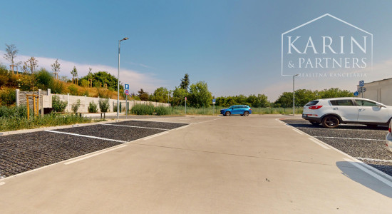 1-IZBOVÝ BYT S BALKÓNOM, KOMUNITNÝM BAZÉNOM A PARKINGOM V PROJEKTE LAURIN DVOR – PODUNAJSKÉ BISKUPICE