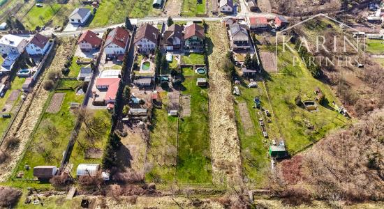 Stavebný pozemok s rozlohou 1758 m² v obci Lošonec.