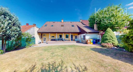 Kompletne zrekonštruovaný 6-izbový rodinný dom s garážou v tichej uličke priamo v tesnej blízkosti centra Zvolena