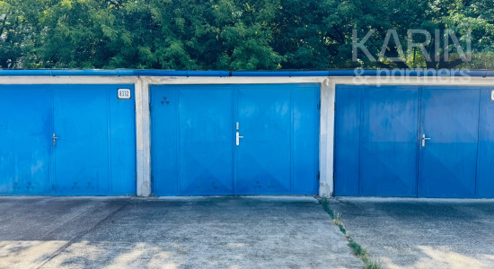 PREDAJ: GARÁŽ S JAMOU A VODOU (18 M²)