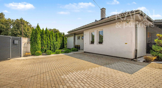 Výnimočný 4-izbový rodinný dom s bazénom a saunou v centre Tomášova