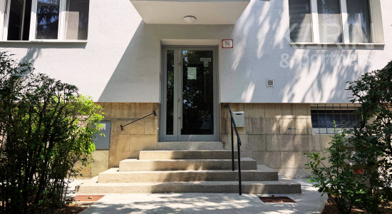 PRIESTRANNÝ ZARIADENÝ 2I BYT S BALKÓNOM A ŠATNÍKOM PRI RAČIANSKOM MÝTE