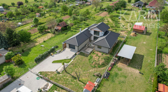 Luxusný 6i dom s bazénom a zapusteným sedením