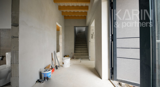 Luxusný 6i dom s bazénom a zapusteným sedením