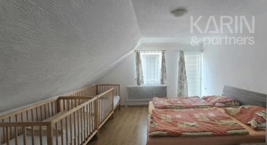 VÝNIMOČNÝ RODINNÝ DOM S BAZÉNOM A NÁDHERNOU ZÁHRADOU V DUNAKILITI – MAĎARSKO