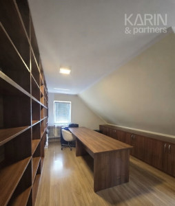 VÝNIMOČNÝ RODINNÝ DOM S BAZÉNOM A NÁDHERNOU ZÁHRADOU V DUNAKILITI – MAĎARSKO