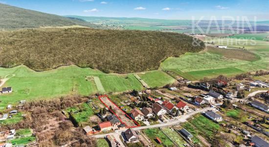 Stavebný pozemok s rozlohou 1758 m² v krásnej obci Lošonec.
