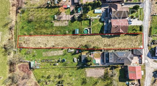 Stavebný pozemok s rozlohou 1758 m² v krásnej obci Lošonec.