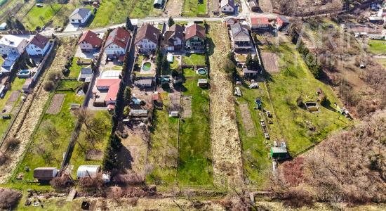 Stavebný pozemok s rozlohou 1758 m² v krásnej obci Lošonec.